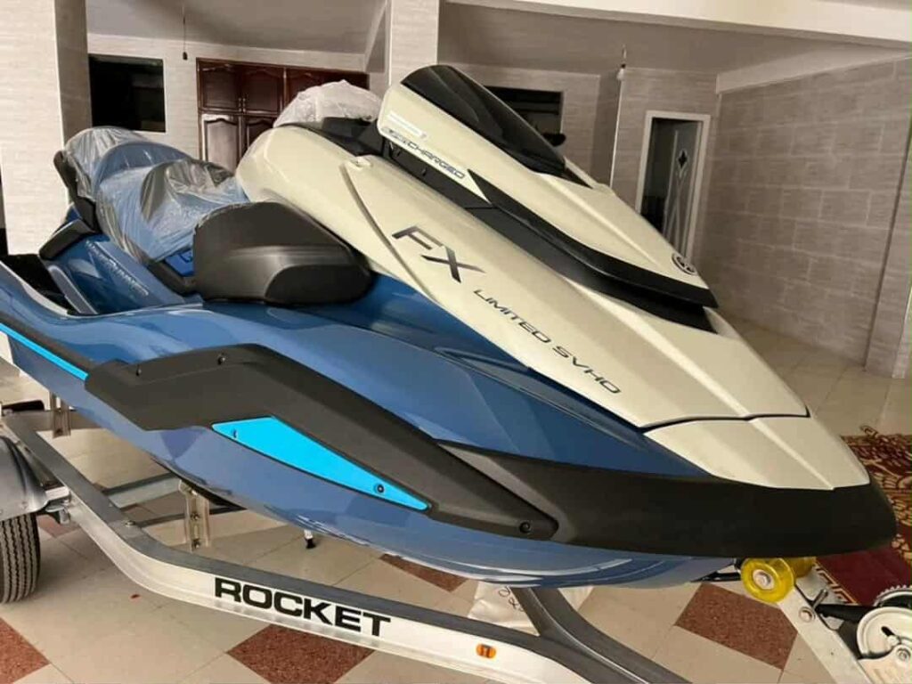 2025-Yamaha-WaveRunner-FX-Limited-SVHO-3
