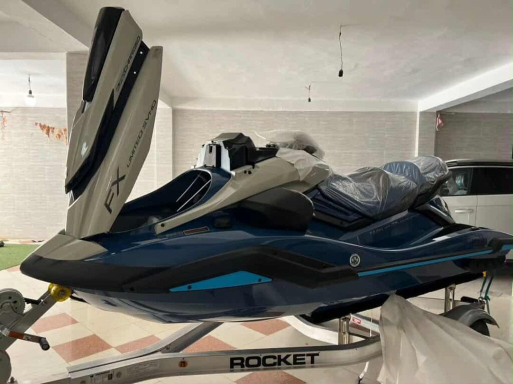 2025-Yamaha-WaveRunner-FX-Limited-SVHO-4