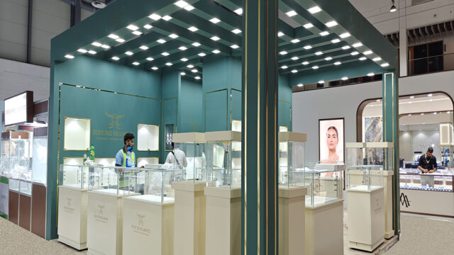 Jewelry-showcases-Booth-setup-2