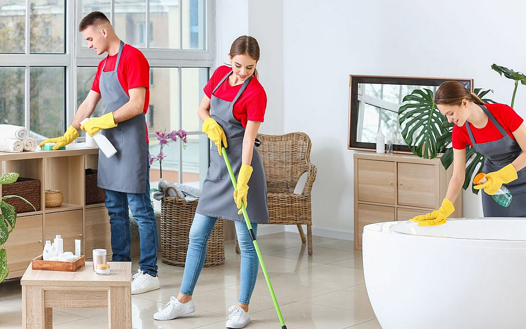 home-cleaning-services-in-Abu-Dhabi-_-Body-4-16-11-22-1024×640-1
