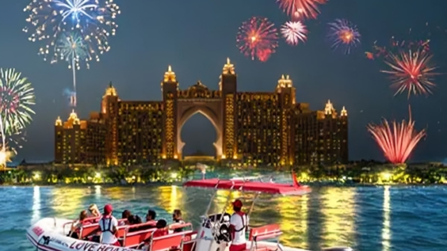 new-year-fireworks-at-love-boats-