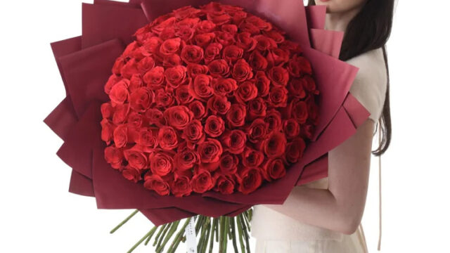 100RedRosesBouquetModel