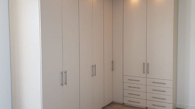 custom-corner-wardrobe